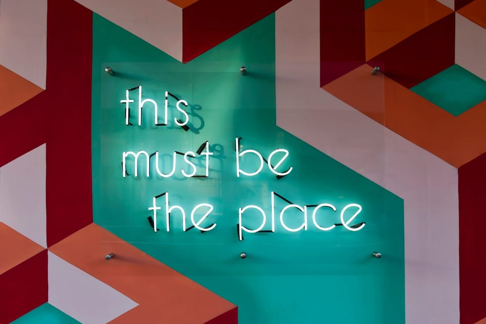 Le texte "This must be the place" placé avec intelligence dans une interface : allégorie de l'UX Writing 