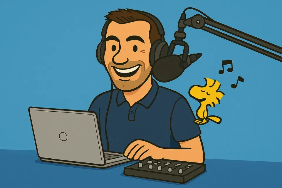 Cédric Godart assisté par Woodstock pour son travail de copywriting et d'animateur radio francophone